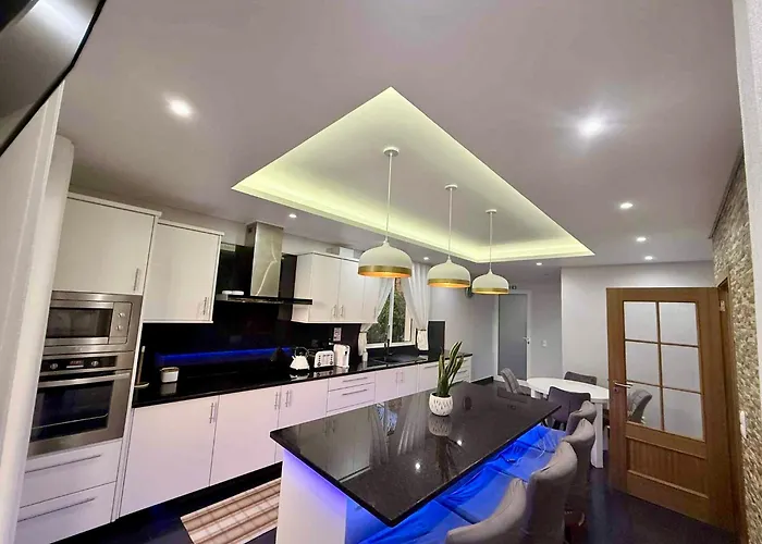 בית נופש Vista אסטרייטו דה קמארה דה לובוס